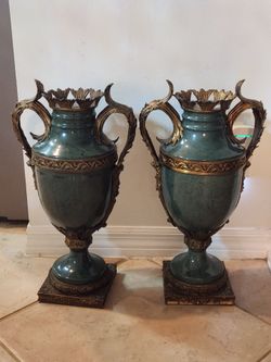 Set of 2 big Bronze and ceramic vases 20inch tall in good condition
