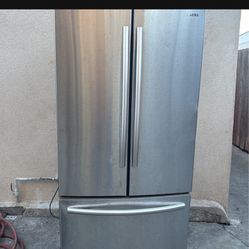 Samsung Refrigerator $100