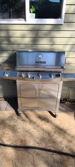 BBQ Grill - Front Avenue