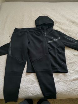 Black Large Nike Tech (BEST OFFER)