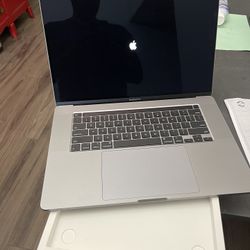 MacBook Pro 2019 16” i716g 512