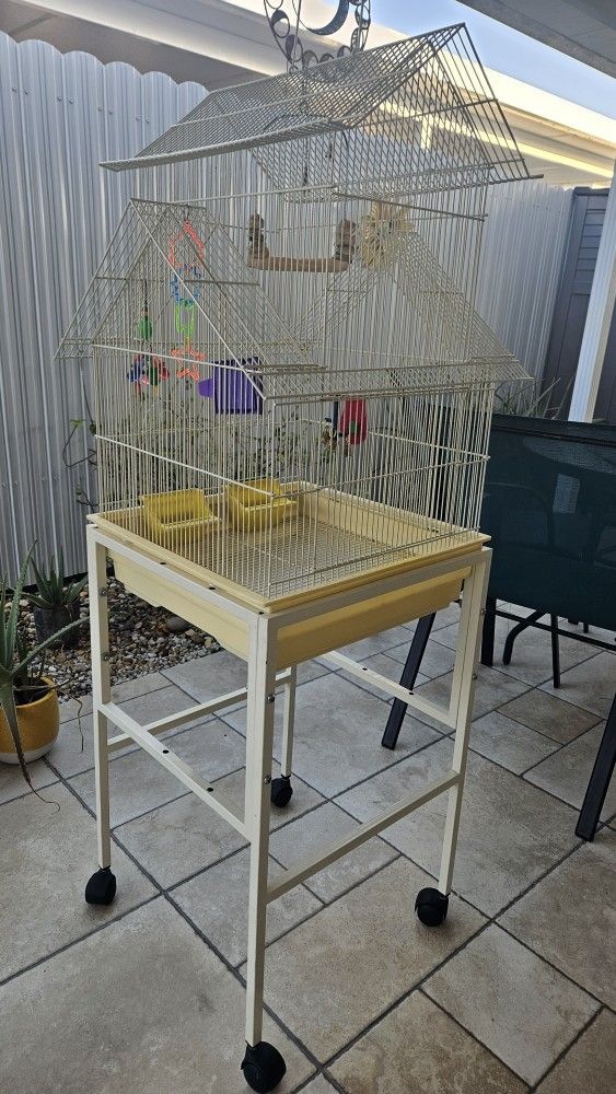Jaula Amarilla Para Aves En Exelentes Condiciones. 