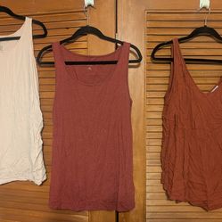 MATERNITY TOPS (2XL) - 7 sleeveless/short sleeve size XXL Maternity tops