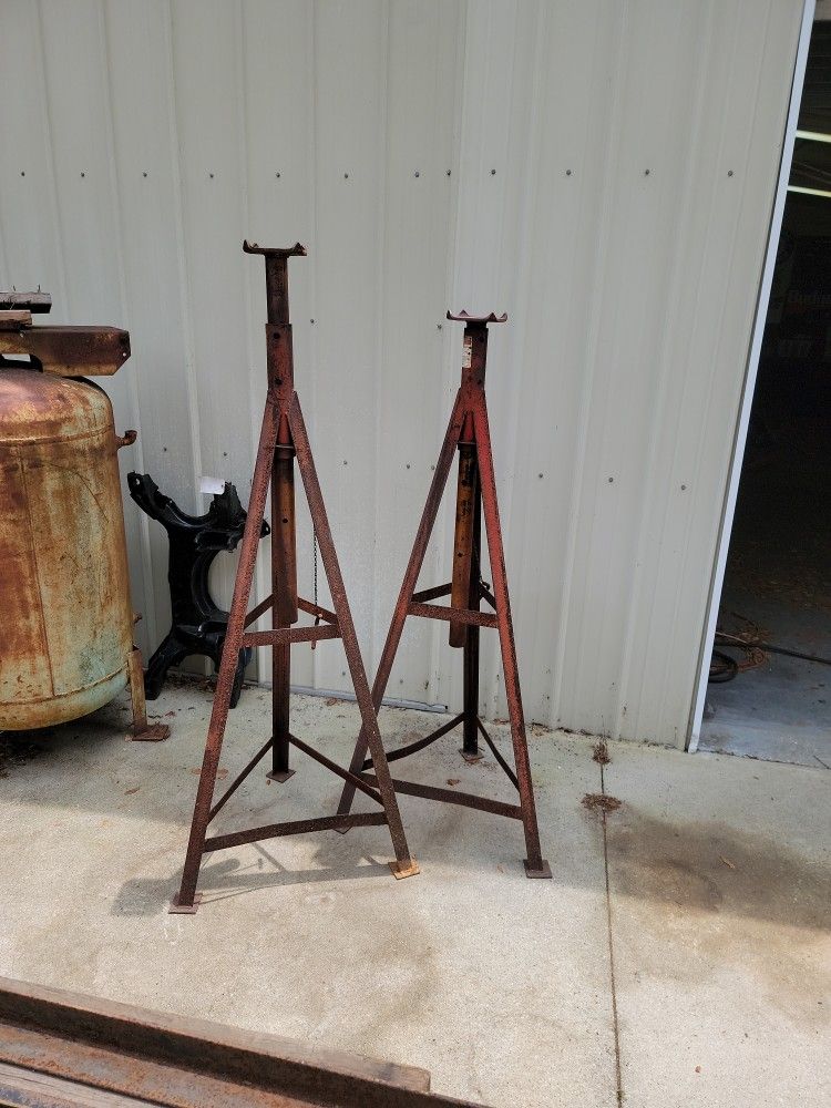 1 1/2 Ton Lift Stands