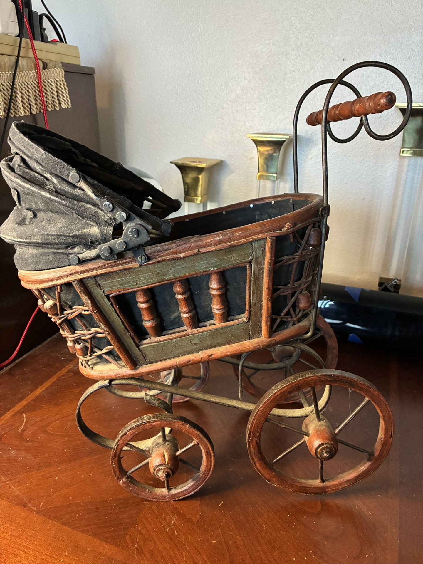 Antique Wicker Baby Doll Pram Carriage Buggy Stroller Home Decor