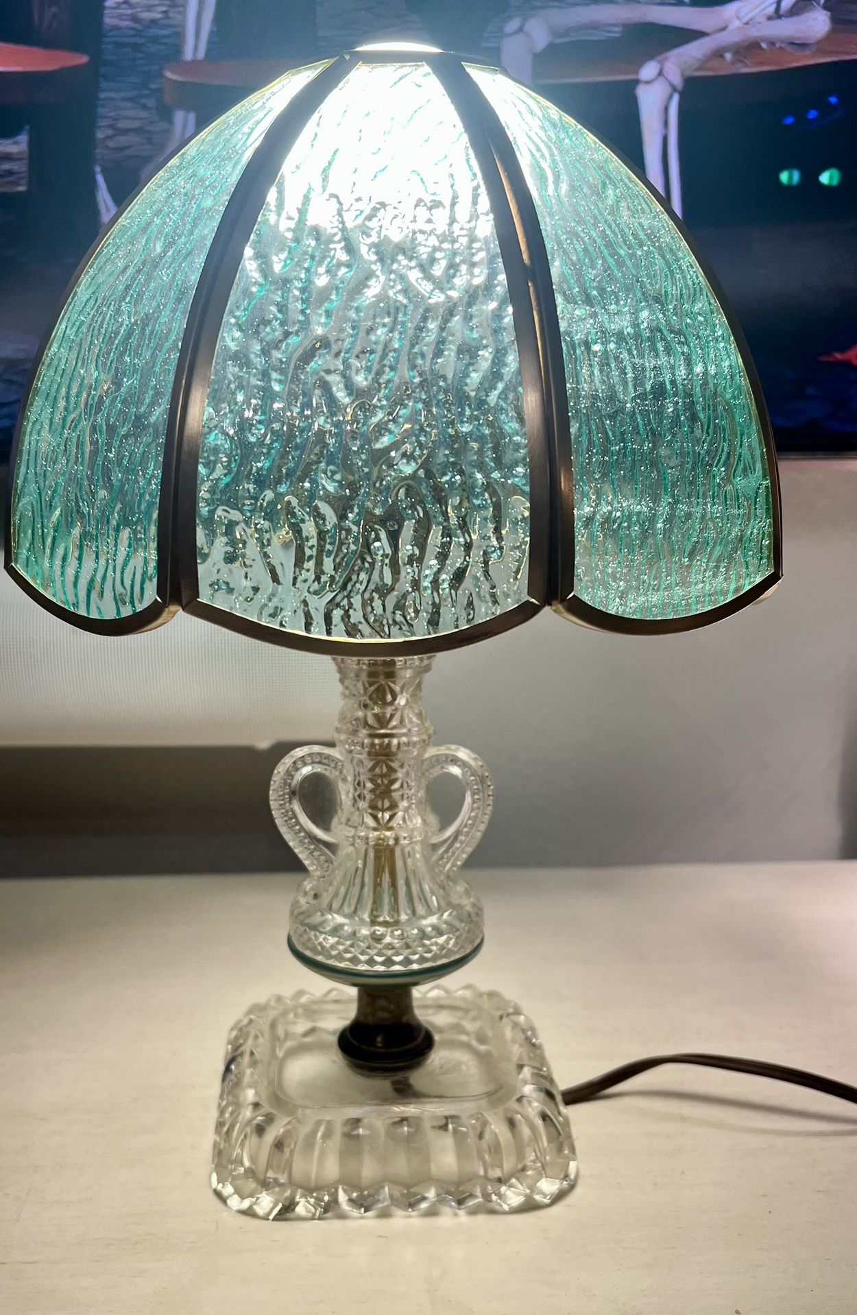 Vintage table/desk lamp in clear pressed glass with light green underlay