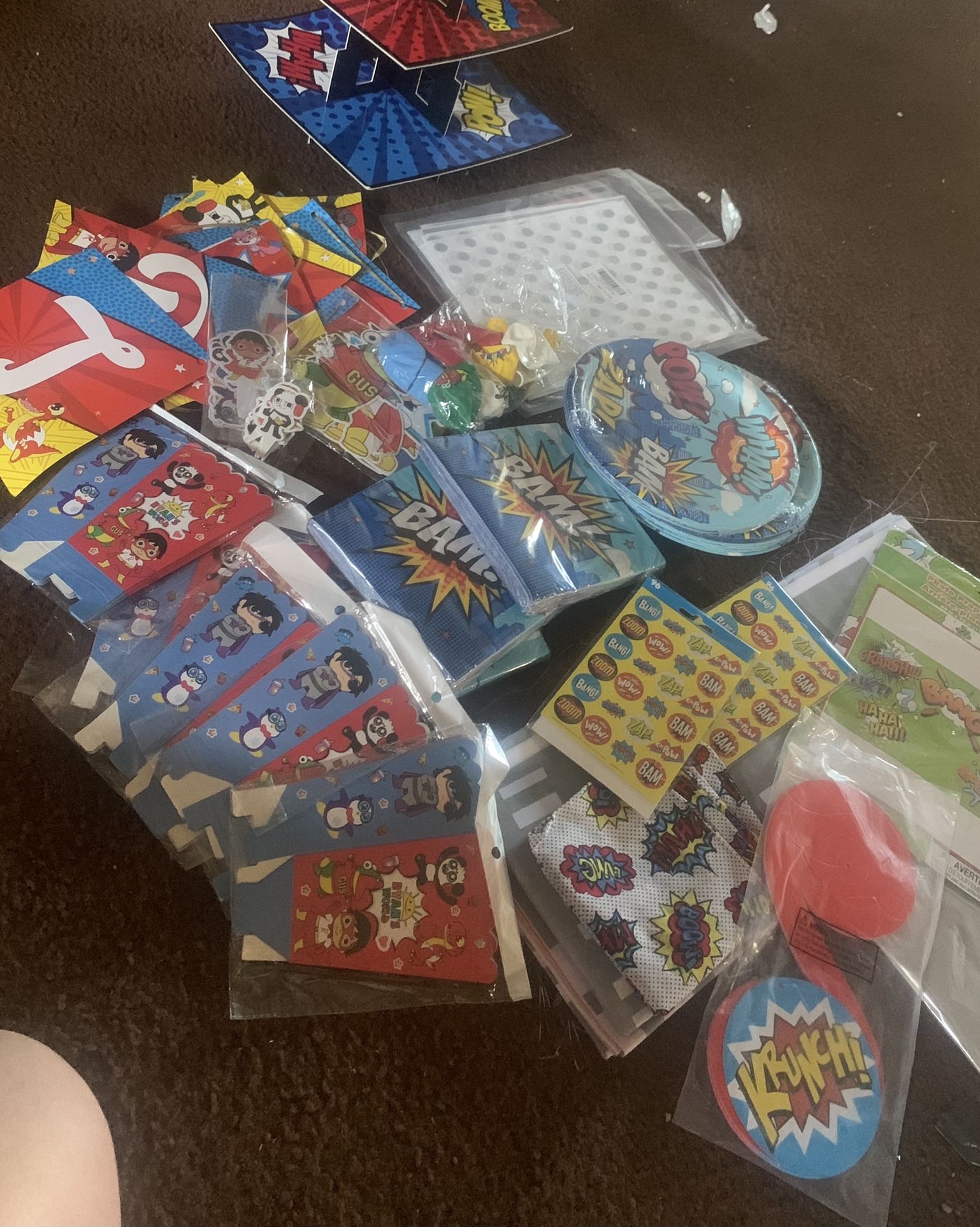 Ryan’s World Red Titan Birthday Decor