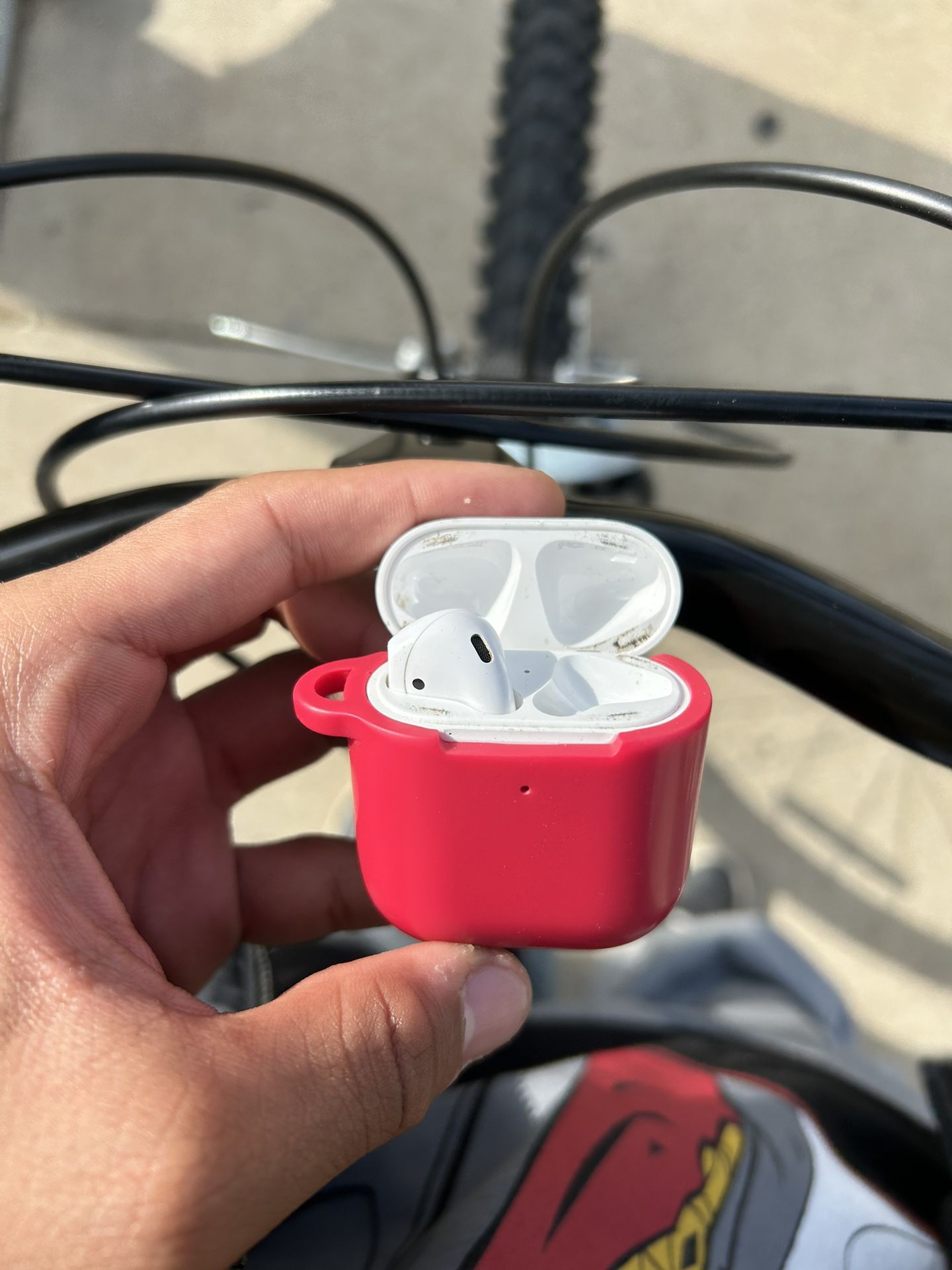 AirPod Case With Left Earbud