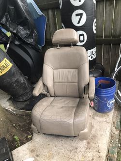 2000 -2002sienna Passenger Side Seat