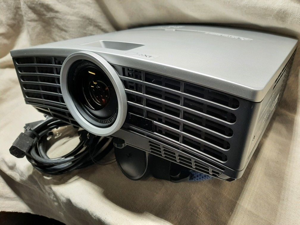 Mitsubishi HC900 Projector (Works)