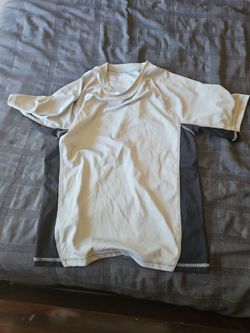 Kanu Surf Men’s Rash Guard Swim Shirt - Size Small - Gray