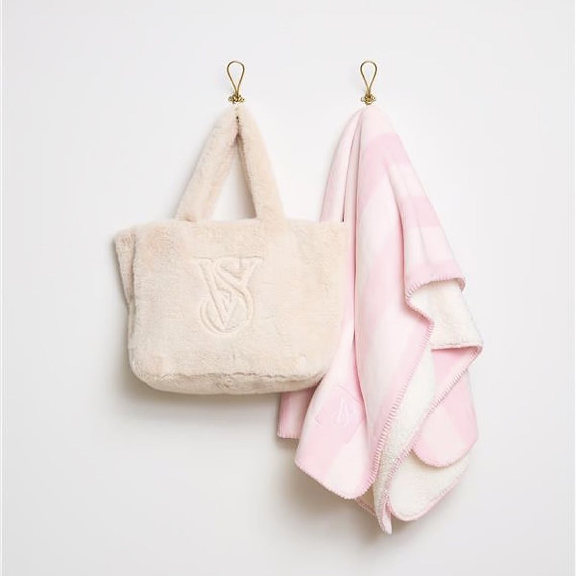 Victoria’s Secret Faux Fur Tote Bag & Fleece Blanket Limited Edition Gift Set