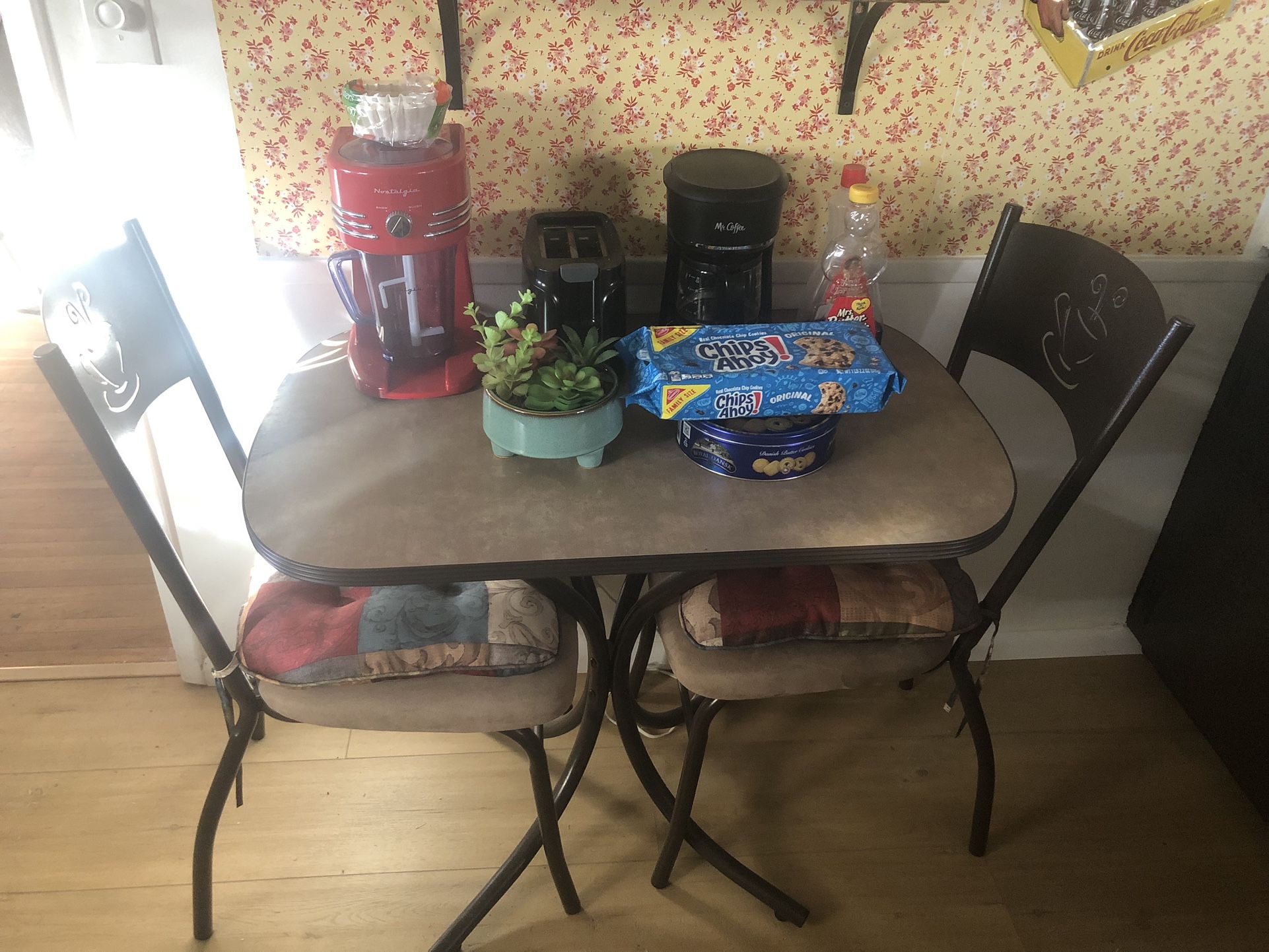 Kitchen Table & Chairs 