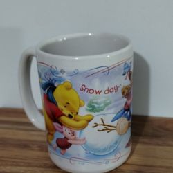 DISNEY WINNIE THE POOH - SNOW  DAY - TIME FOR PLAY COFFEE MUG - S1