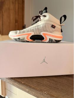 Air Jordan XXXVI Low (LT Orewood Brown/Crimson Bliss) – Youth 5.5Y / Women’s 7