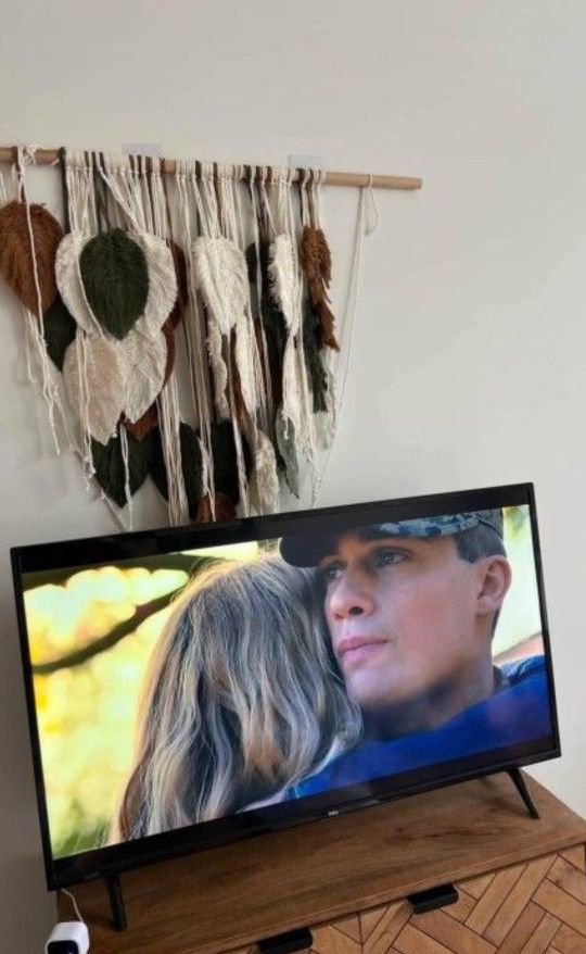 40 Inch Smart TV W/ Remote