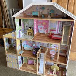 Large Doll House With Furniture 