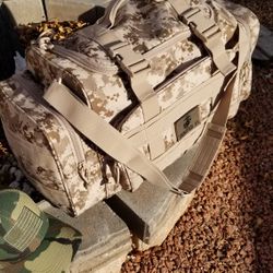 Desert Military-style Duffle-bag + Cooler & Hat