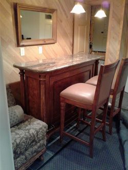 BAR AND CHAIRS BEAUTIFULLY CRAFTED SET ATTENTION TO DETAIL..SHOWROOM CONDITION...1800.00