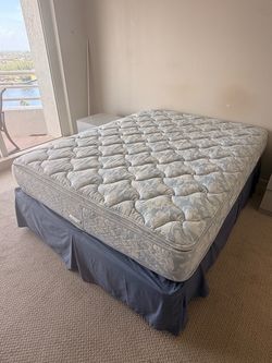 Queen Bedroom Set – Mattress, 2 Nightstands & 6-Drawer Dresser