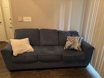 Couch with 4 pillows included