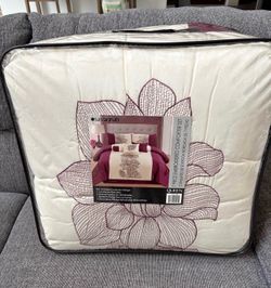 Queen bedding set