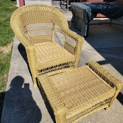 Wicker Chair With Ottoman