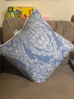 Set of 4 couch pillows