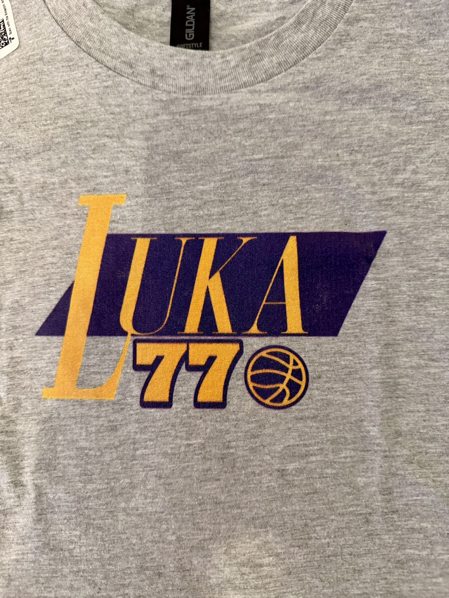 Luka Dončić Luka Doncic LA Lakers # 77 LA - T- Shirt. Size Youth Small - NEW