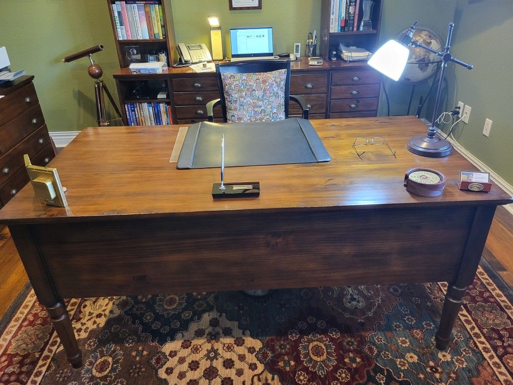 Stunning Office DESKS