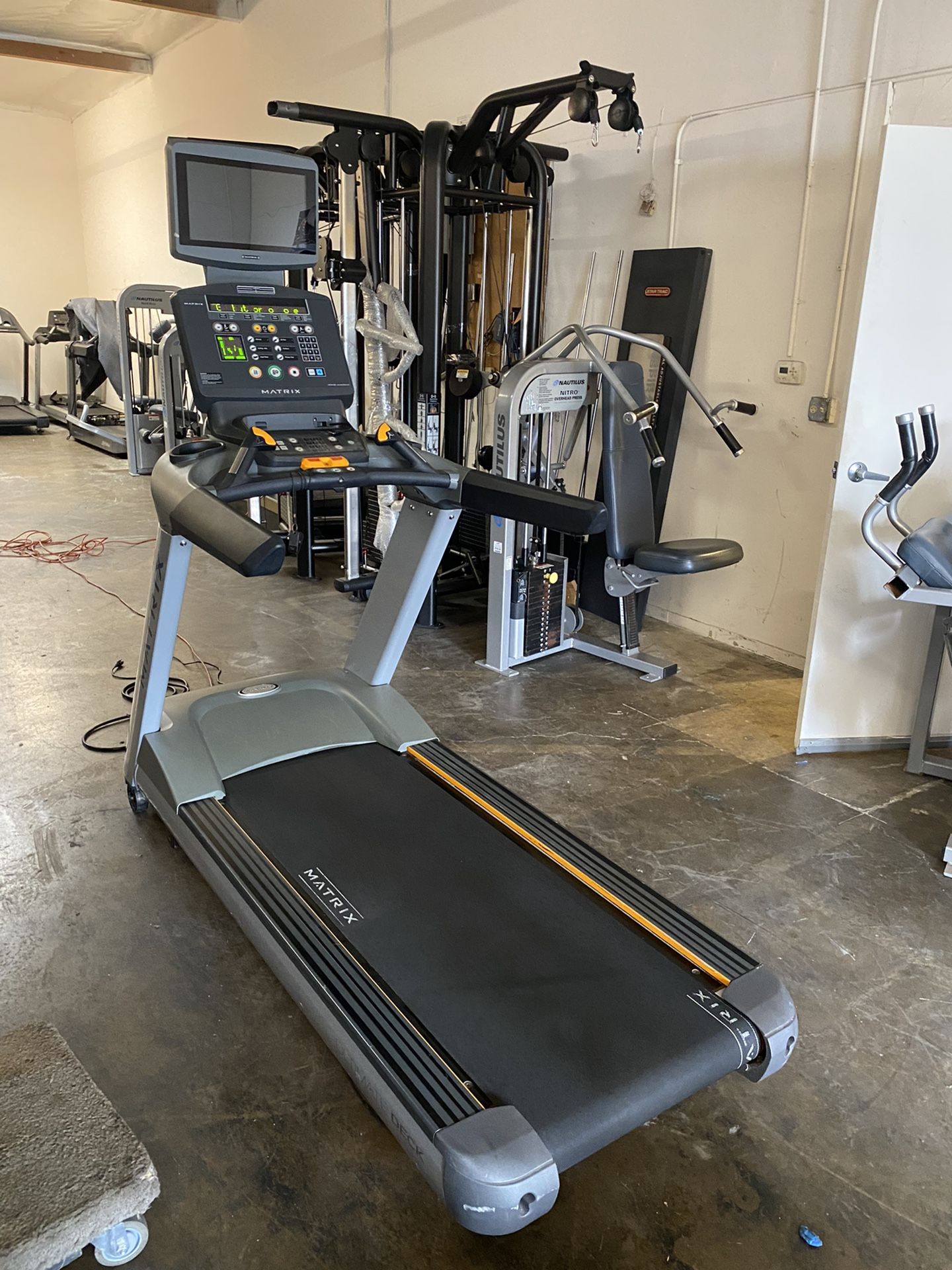 Matrix Commercial Treadmill, Commercial Gym Equipment 