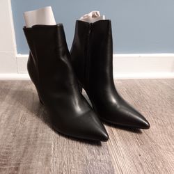 New In Box Classic Black Pointed Toe Block Heel Boots 8.5