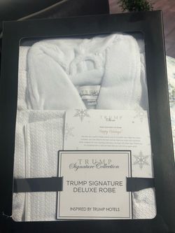 Trump robe