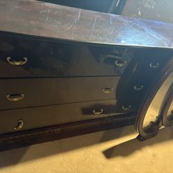 Dresser With Mirror 