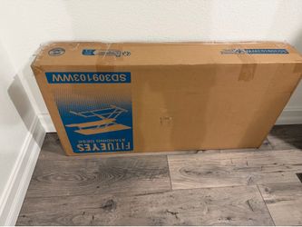 Adjustable standing desk