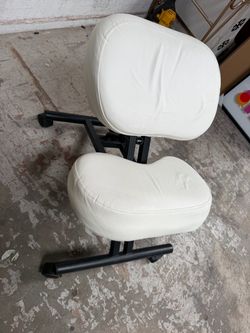 Ergonomic Kneeling Chair