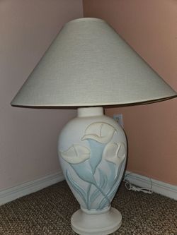 Calla Lily Pastel Pottery Style Lamp