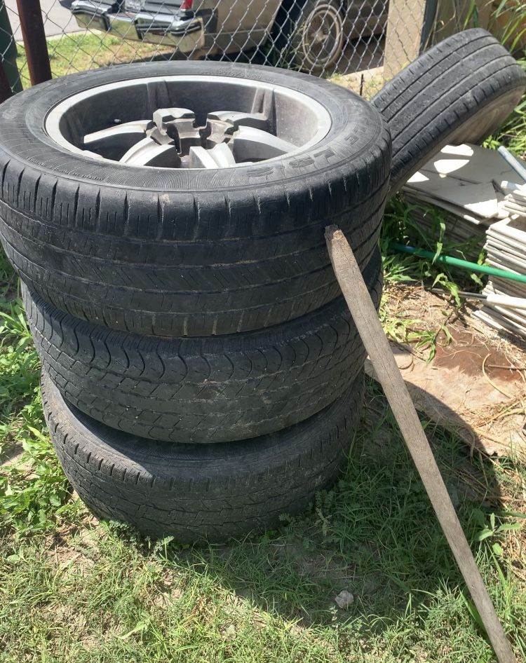 Tires 275 55/20