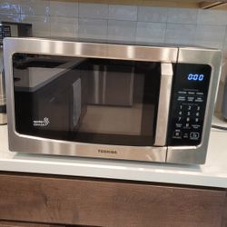 TOSHIBA ML-EM34P(SS) Smart Countertop Microwave, Sensor Reheat, Works With Alexa & Remote Control, Kitchen Essentials, Mute Function&ECO Mode, 1100W, 