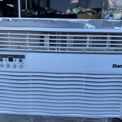 Window air conditioner 6000 BTU working perfectly asking price $80
