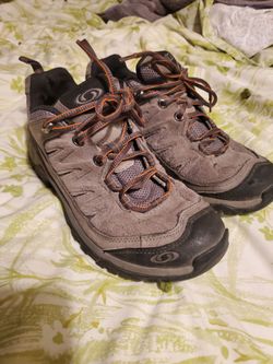 Salomon contagrip hiking shoes size 7 ladies