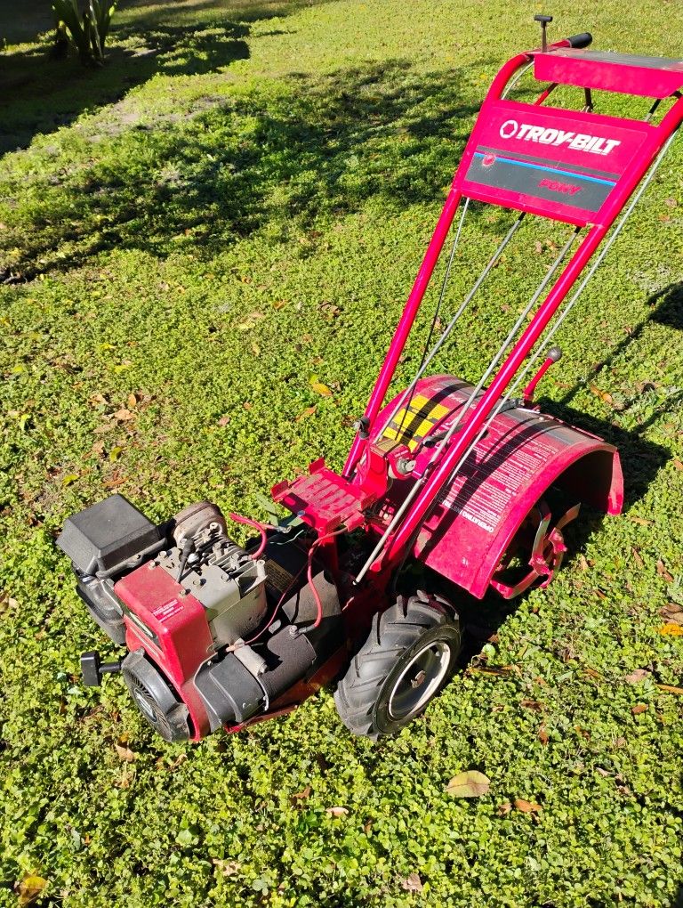 Troy-bilt. Tiller. Briggs and Stratton Engine