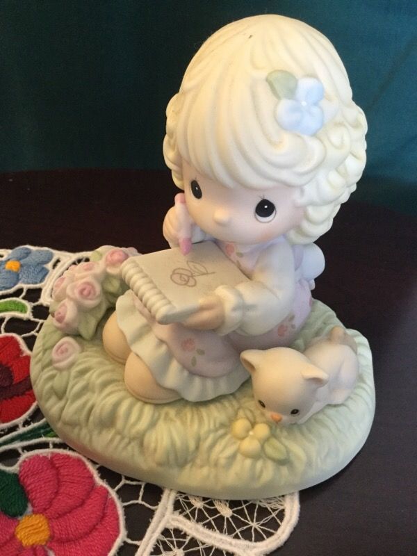 Precious Moments Figurines / 2 Porcelain Precious figurine 🤗😊