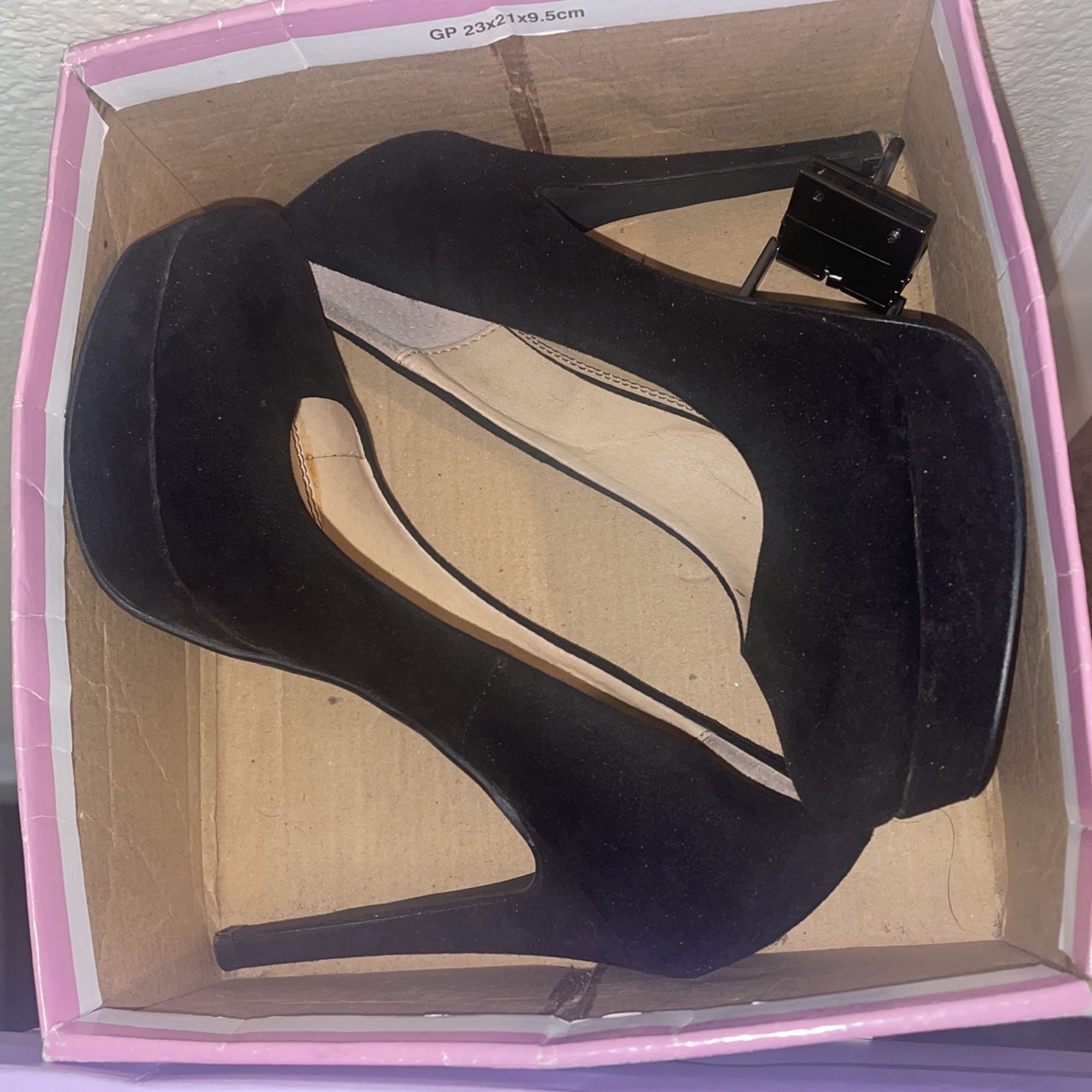 Women Shoes Chinese Laundry Size 6