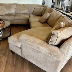 Large Comfortable Sectional Sofa – Neutral Beige