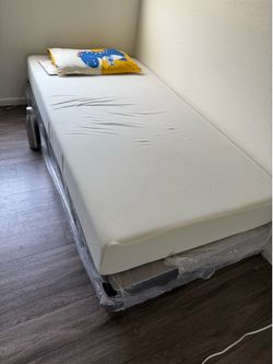 8’ Zinus Mattress with Box Bed frame