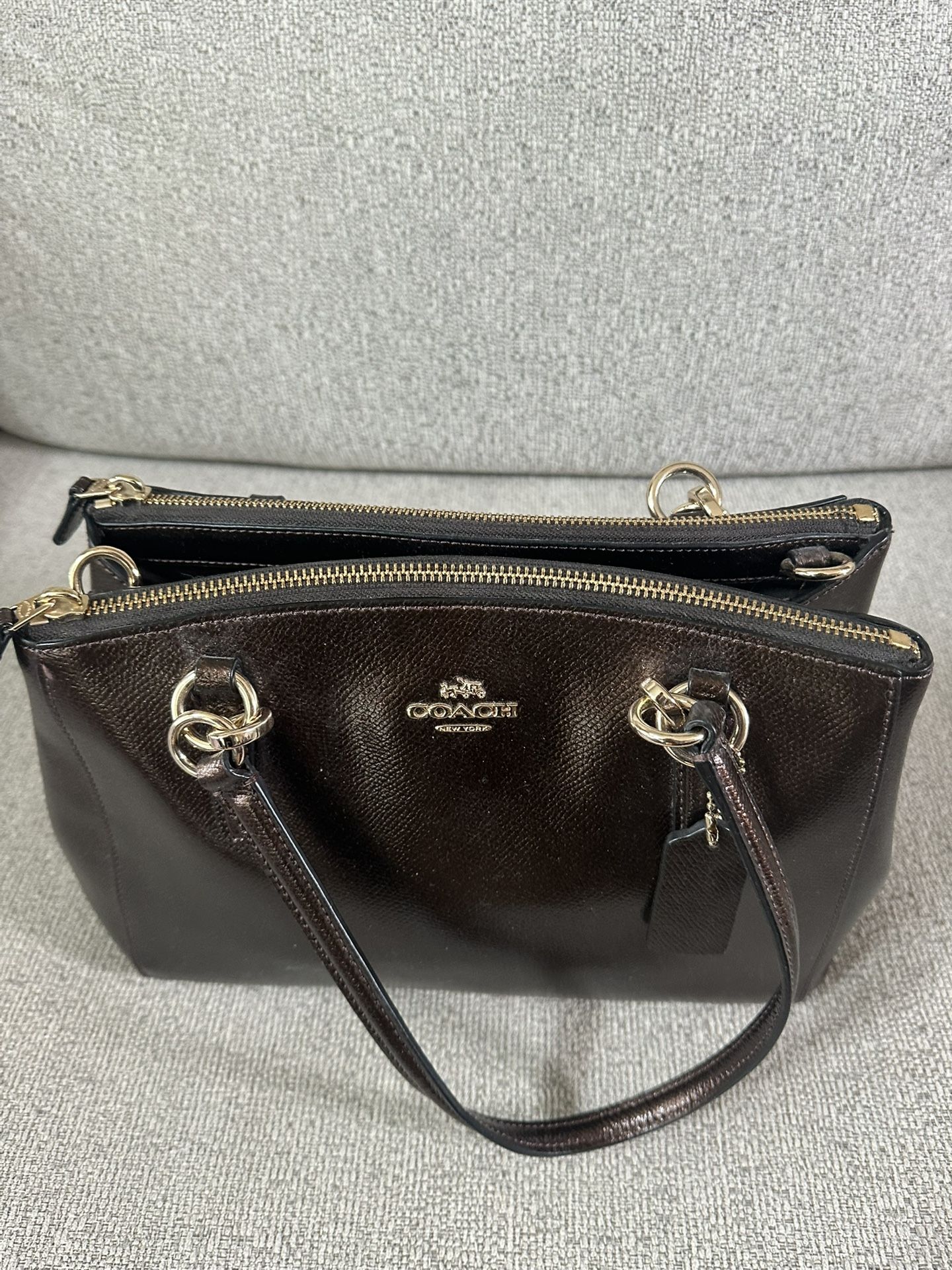 AFTER XMAS π Brown Coach Purse Like New $30 Serious Inquiries Please