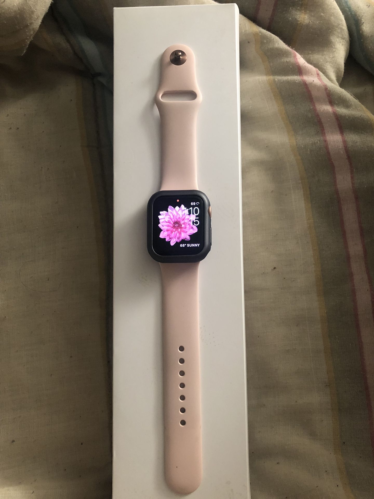 Apple Watch Series 4 with Cellular, GPS, LTE