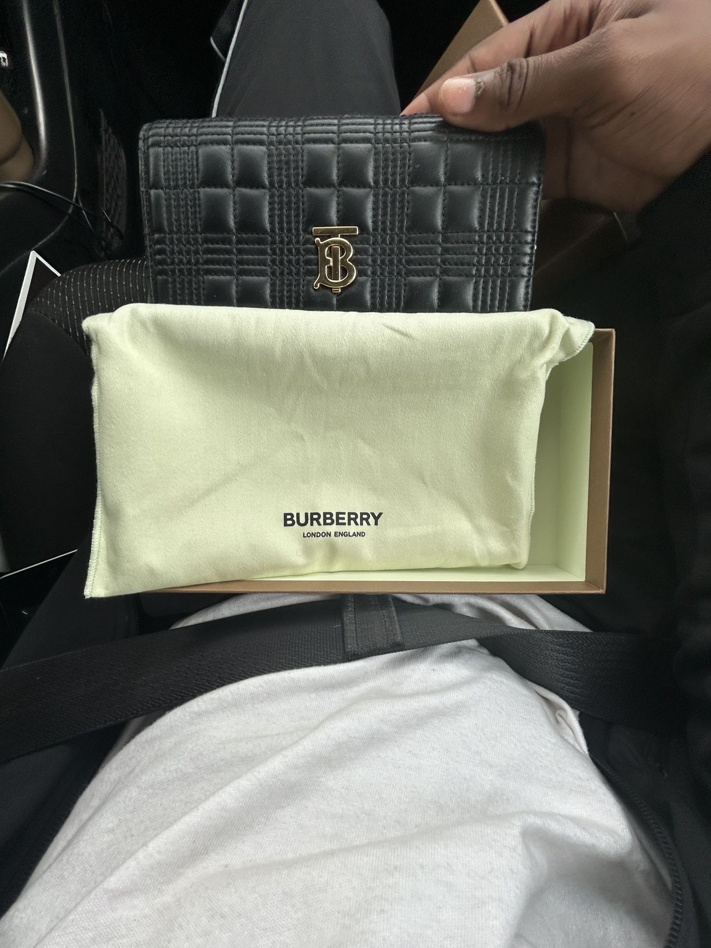 (NEW) Burberry Wallet/ Clutch