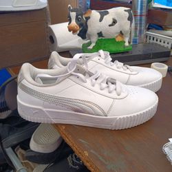 Puma Size 7.5 White Tennis Shoes With Silver Down Side